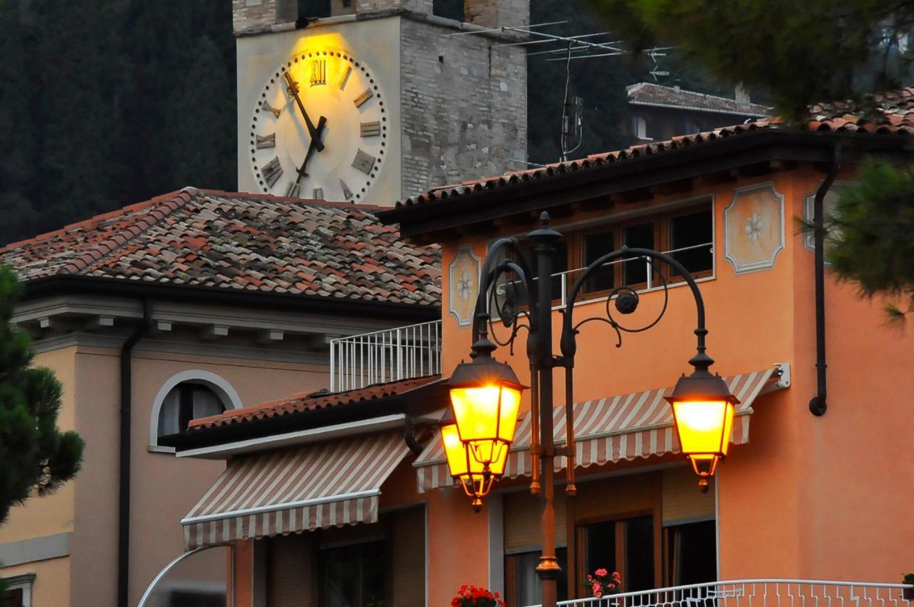 Albergo Meuble Olivi Toscolano Maderno Luaran gambar