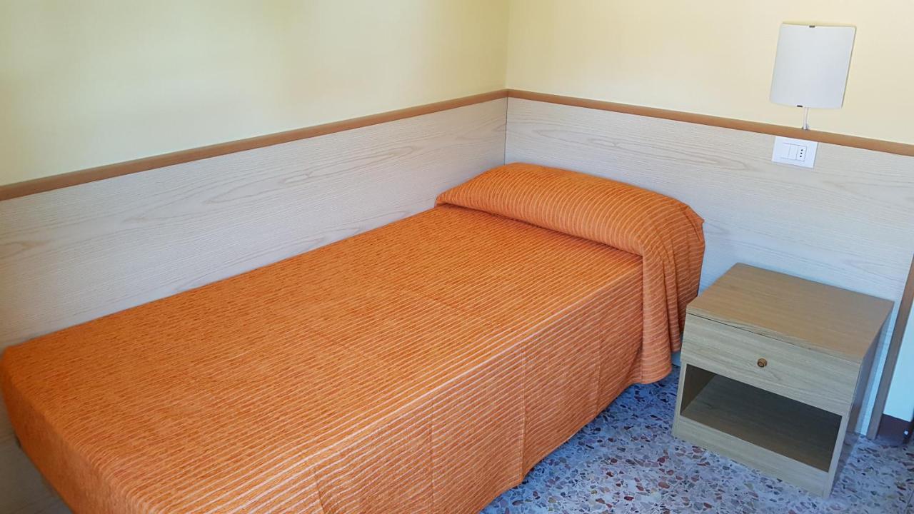 Albergo Meuble Olivi Toscolano Maderno Luaran gambar
